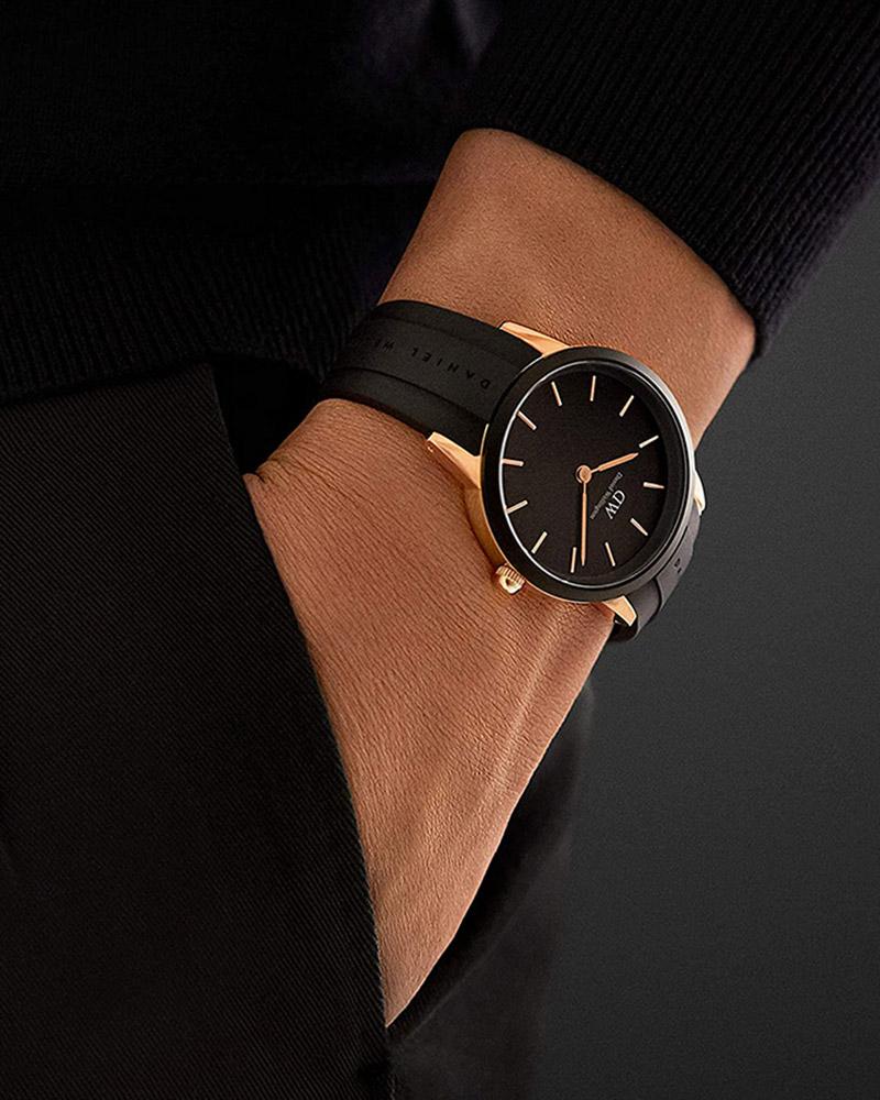 Daniel Wellington Men Iconic Link Motion Black Analog Watch SKU-ID