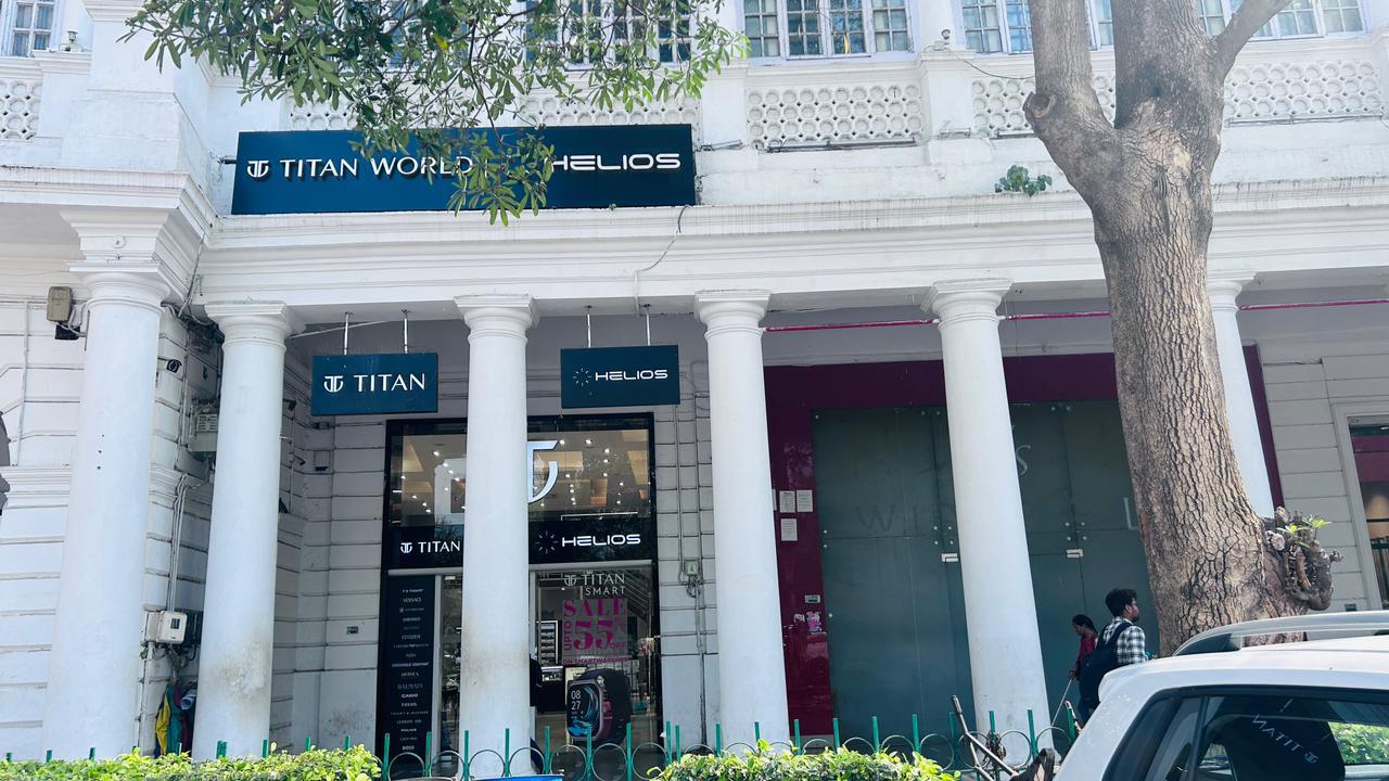 Watch showroom in connaught place new arrivals